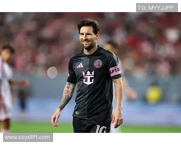 足球巨星落地瞬间定格魅力展现运动风采 足球巨星落地瞬间定格魅力展现运动风采