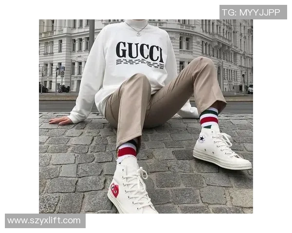 跟随足球球星穿搭潮流打造时尚魅力感,掌握个性化穿搭技巧和风格秘诀 跟随足球球星穿搭潮流打造时尚魅力感,掌握个性化穿搭技巧和风格秘诀