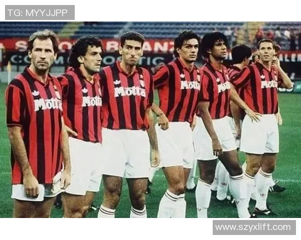 足球巨星同框:经典瞬间重叠展现足坛传奇人物的辉煌时刻 足球巨星同框:经典瞬间重叠展现足坛传奇人物的辉煌时刻