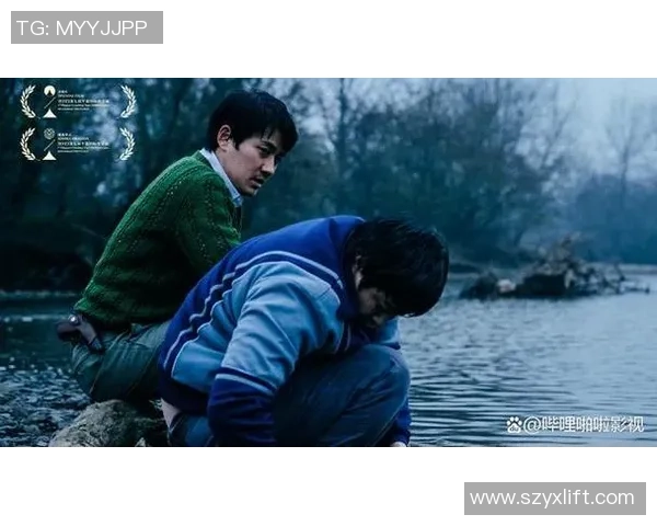 《他是绿茵场上的王者，她是他心中最柔软的秘密，足球与爱情的完美交织》